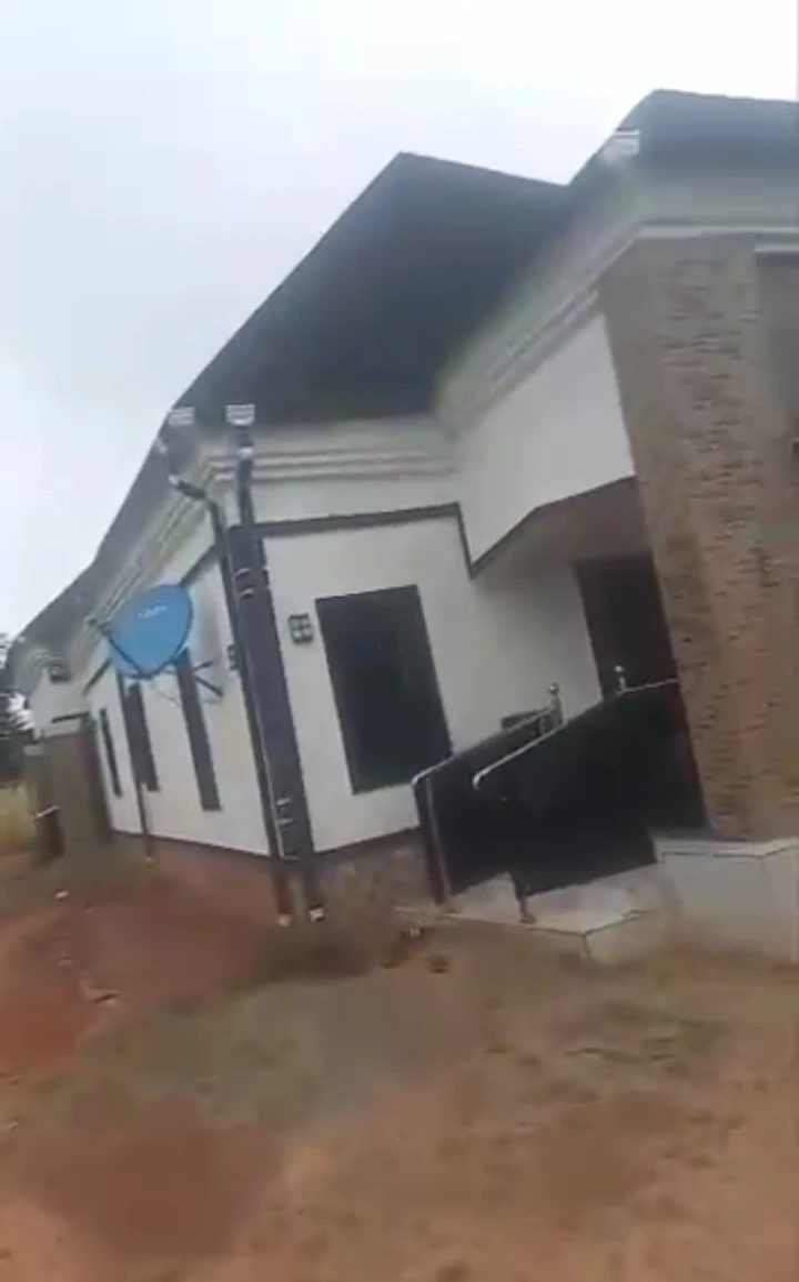 4 Bedroom Flat for Sale in Obviogie okhun community by Benin Lagos road, Edo cover picture