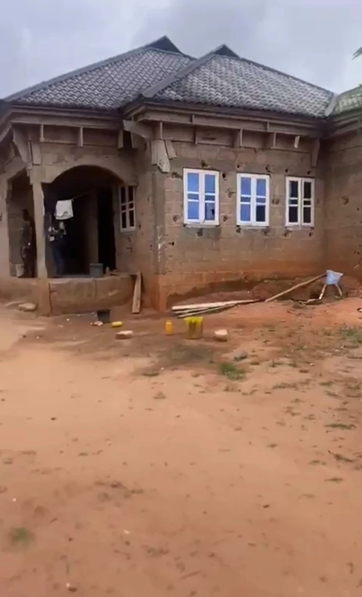 Uncompleted Building for Sale in Upper airport road, Edo cover picture