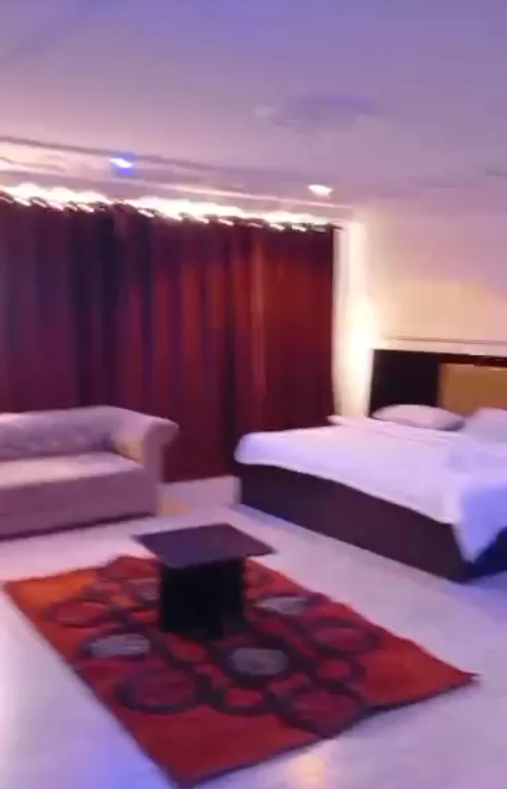 Hotel for Sale in Irhirhi off airport road Benin city, Edo cover picture