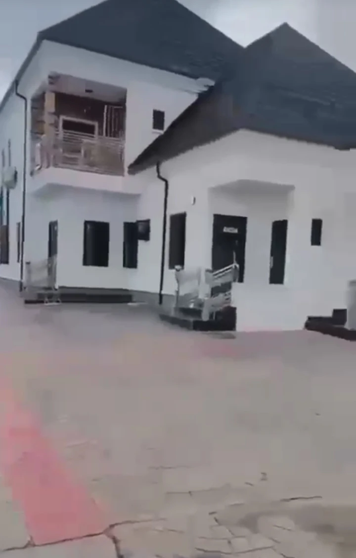 Duplex for Sale in First Ugbor, Edo cover picture