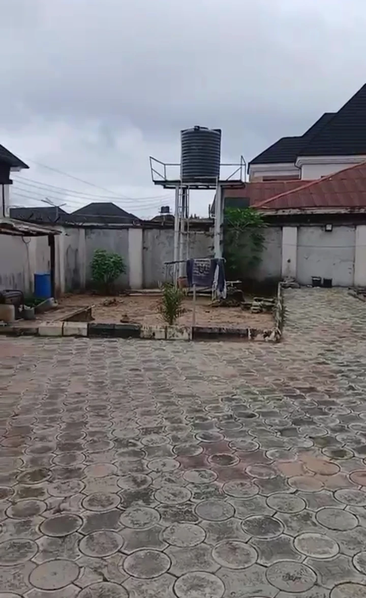 Bungalow for Sale in Miller road, Edo cover picture