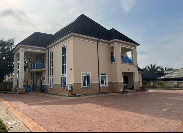 Duplex for Sale in Evhukun Community, Edo cover picture