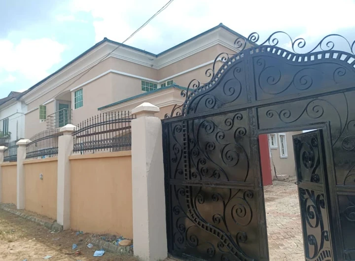 Duplex for Sale in MTN Mast, Edo cover picture