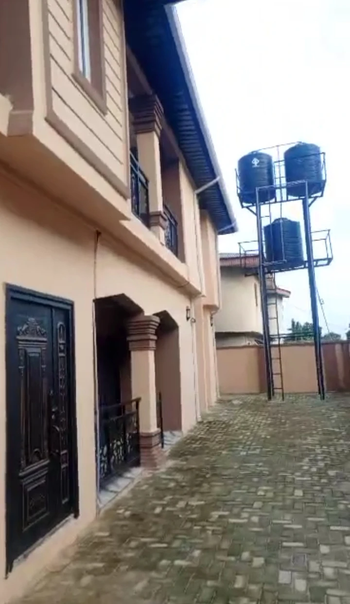 3 Bedroom Flat for Sale in Limit road off Sapele road, Edo cover picture