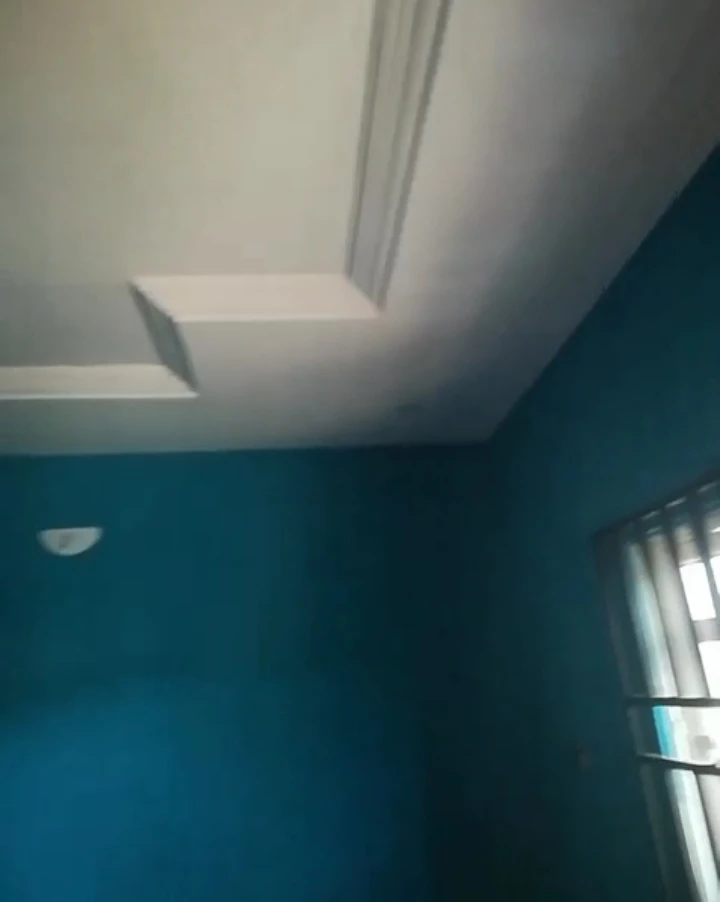 1 Bedroom Flat for Lease in Located at Irhirhi community office airport road Benin city, Edo
