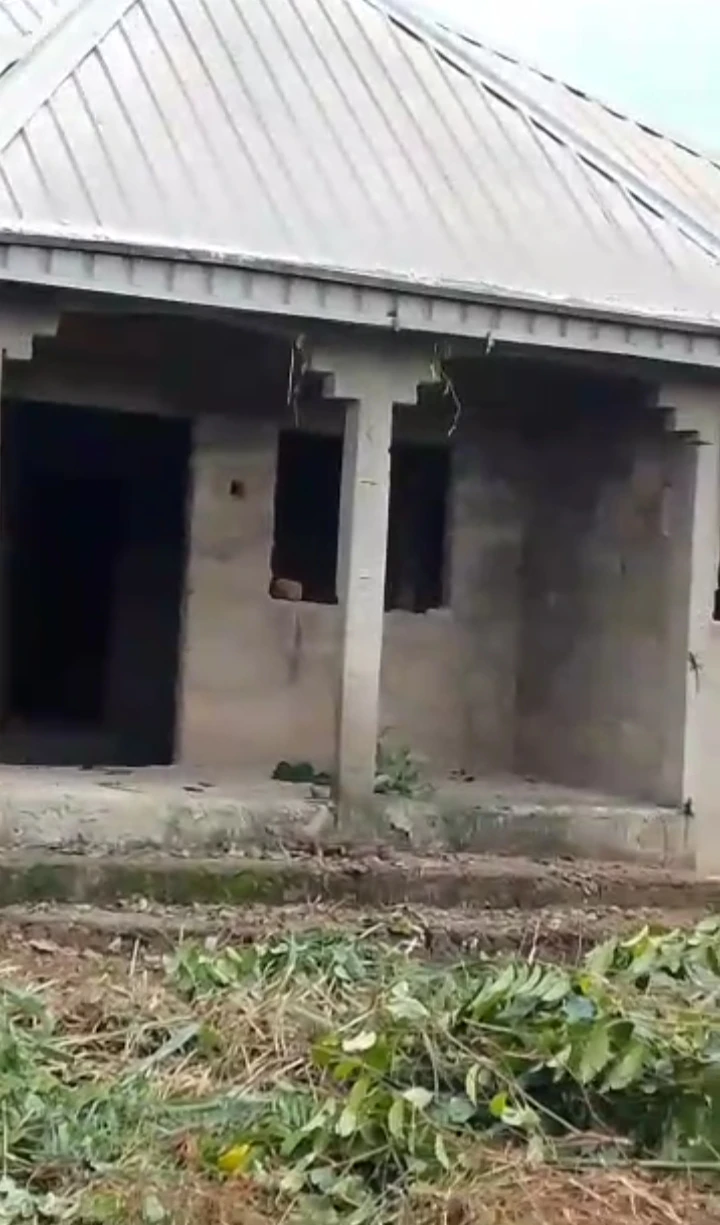 Uncompleted Building for Sale in Evbodia, Edo cover picture