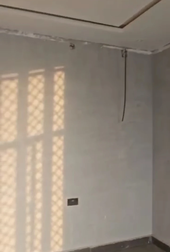 Store for Rent in Akenzua off airport road, Edo cover picture