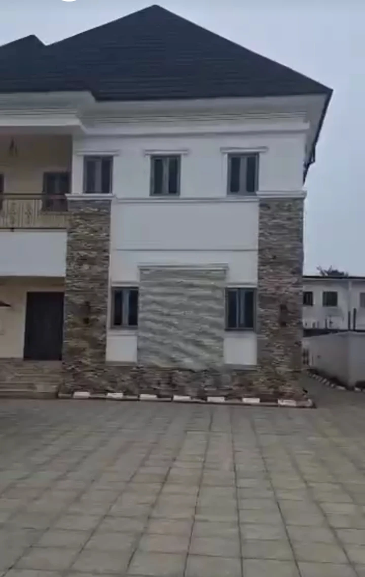 Duplex for Sale in GRA, Edo cover picture
