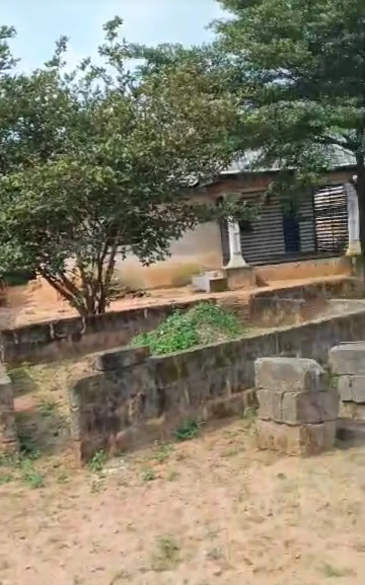 Land for Sale in Ohen road okhoromi community, Edo cover picture