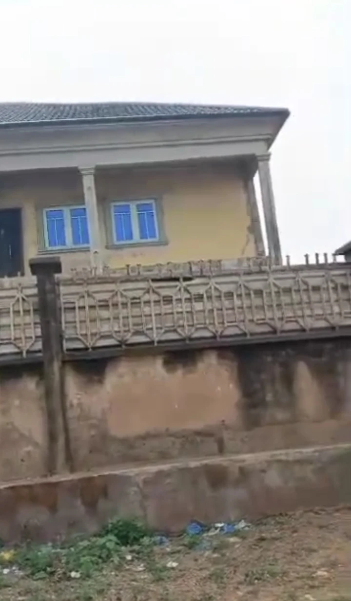 Duplex for Sale in Dumez off Sapele road, Edo cover picture