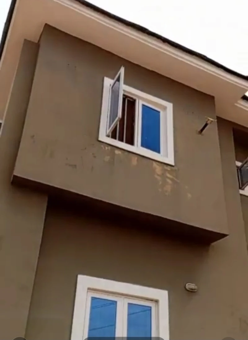 3 Bedroom Flat for Sale in Independence Layout phase 2 behind Romchi filling station, Enugu - Image 2