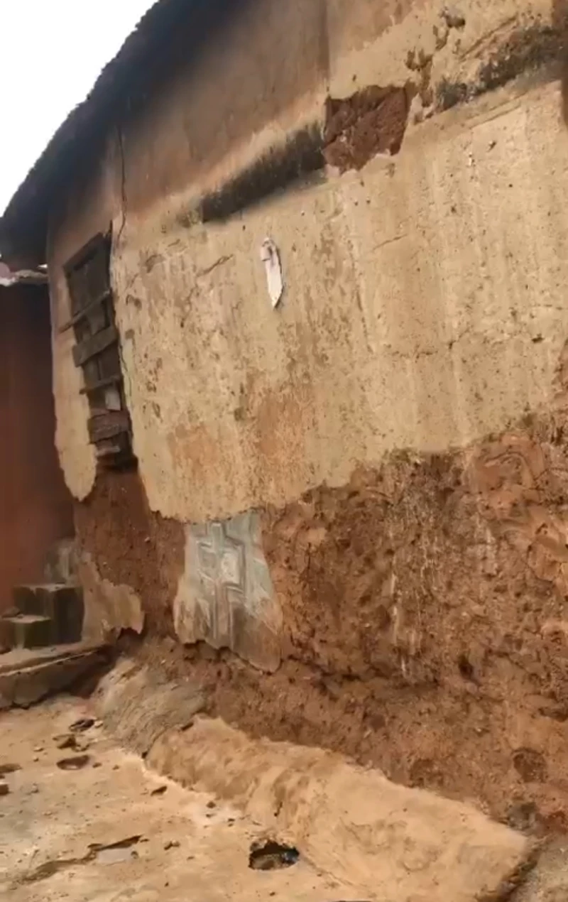 Land for Sale in From Apata, enter motor going to Oja Oba, drop at Oja Oba Junction. Enter bus or bike to Isale Ijebu, drop at Ile Olubadan or Ile Akowe Olubadan Alesi Loye. It's 4 mins trek from Bus Stop, Oyo cover picture