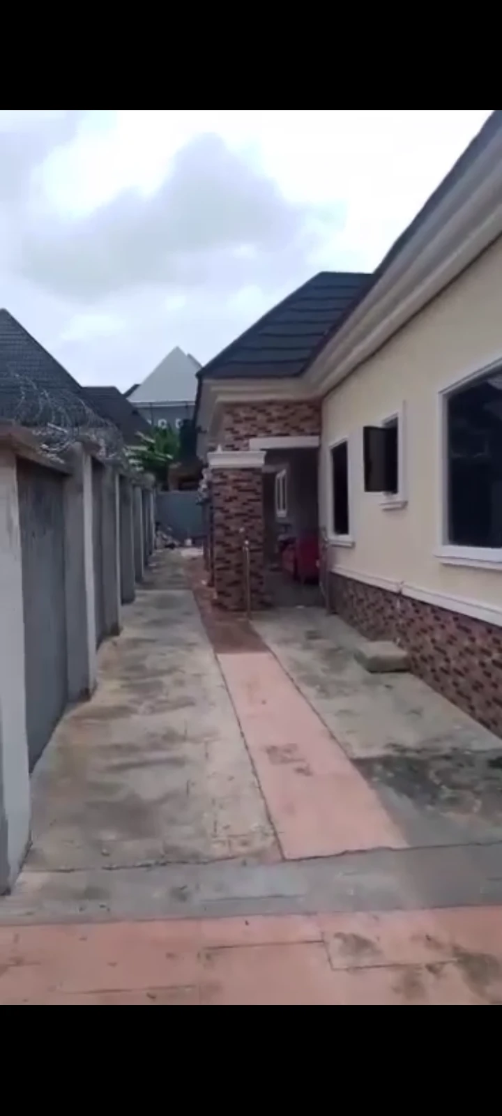 3 Bedroom Flat for Sale in Okpanam, Delta - Image 1