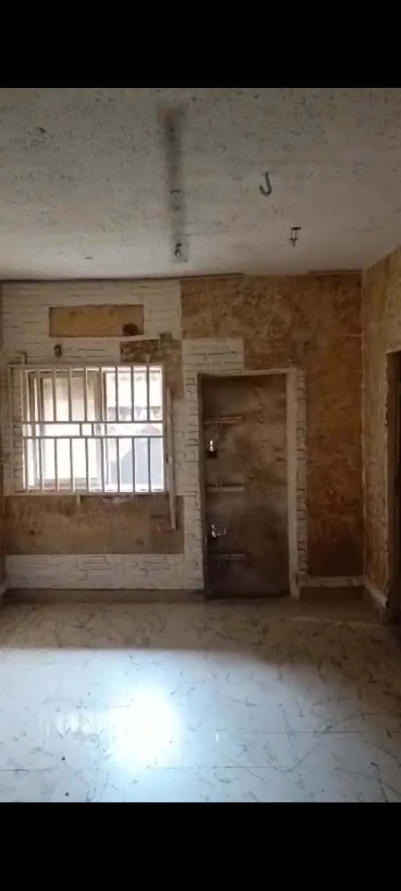 Store for Rent in Nnebisi road, Delta - Image 3