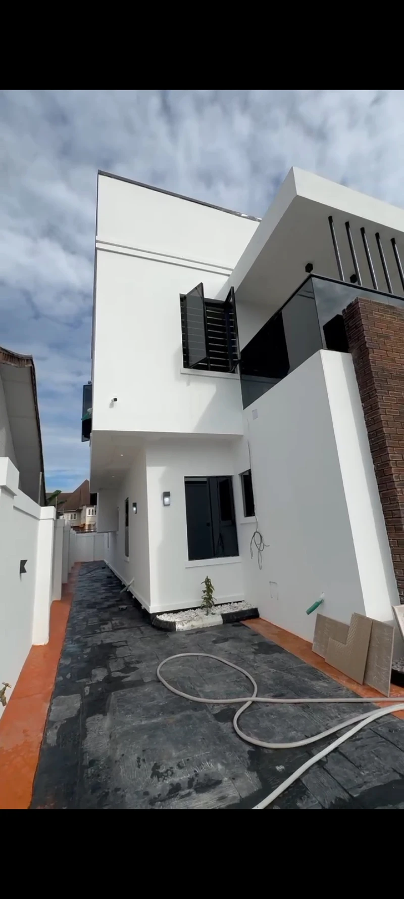 Duplex for Sale in Okpanam Road, Delta - Image 2