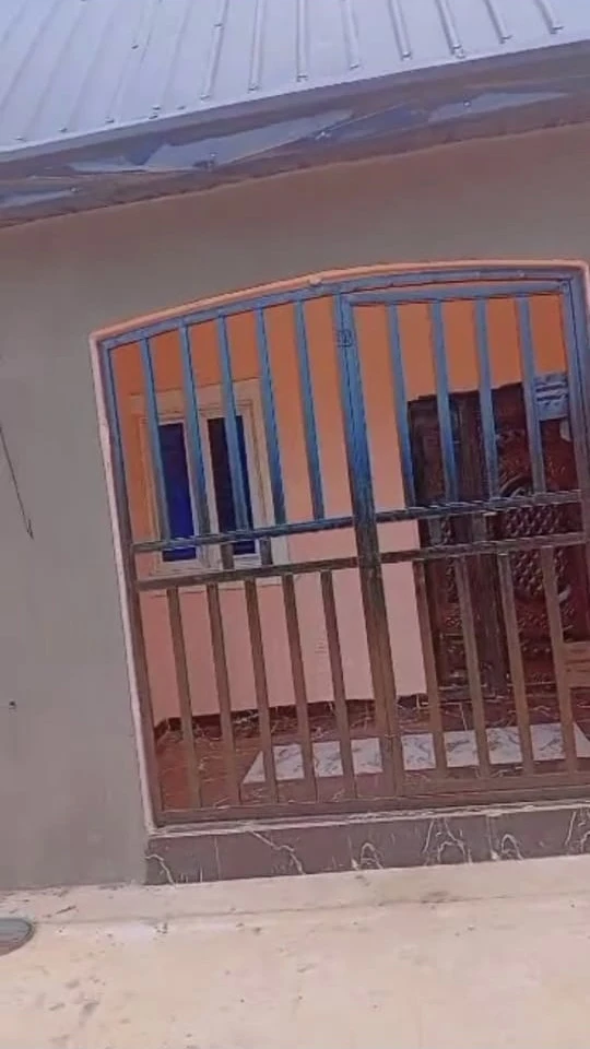 2 Bedroom Flat for Rent in Kingdom Hall, Delta - Image 4