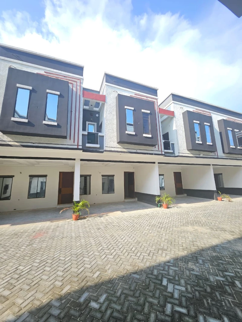 Duplex for Sale in Lafiaji-Lekki, Lagos - Image 1