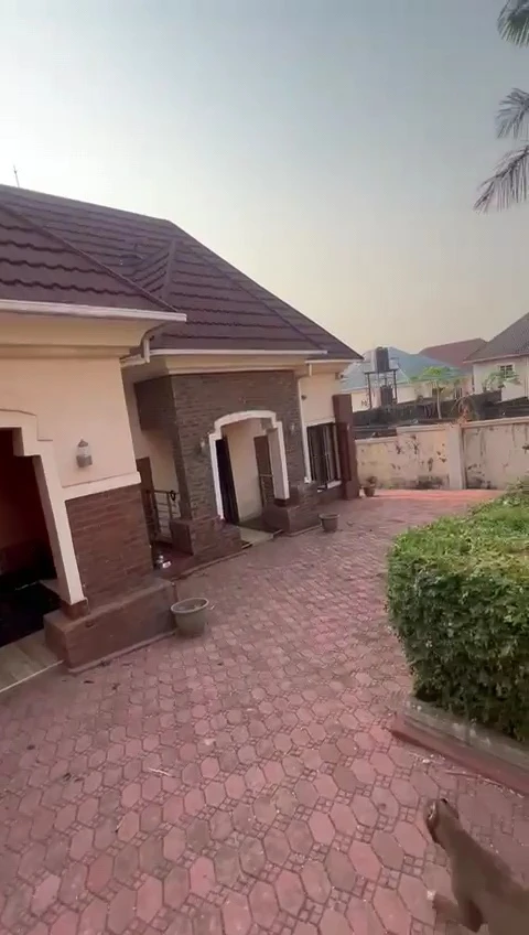 Bungalow for Sale in Independence layout, Enugu - Image 1