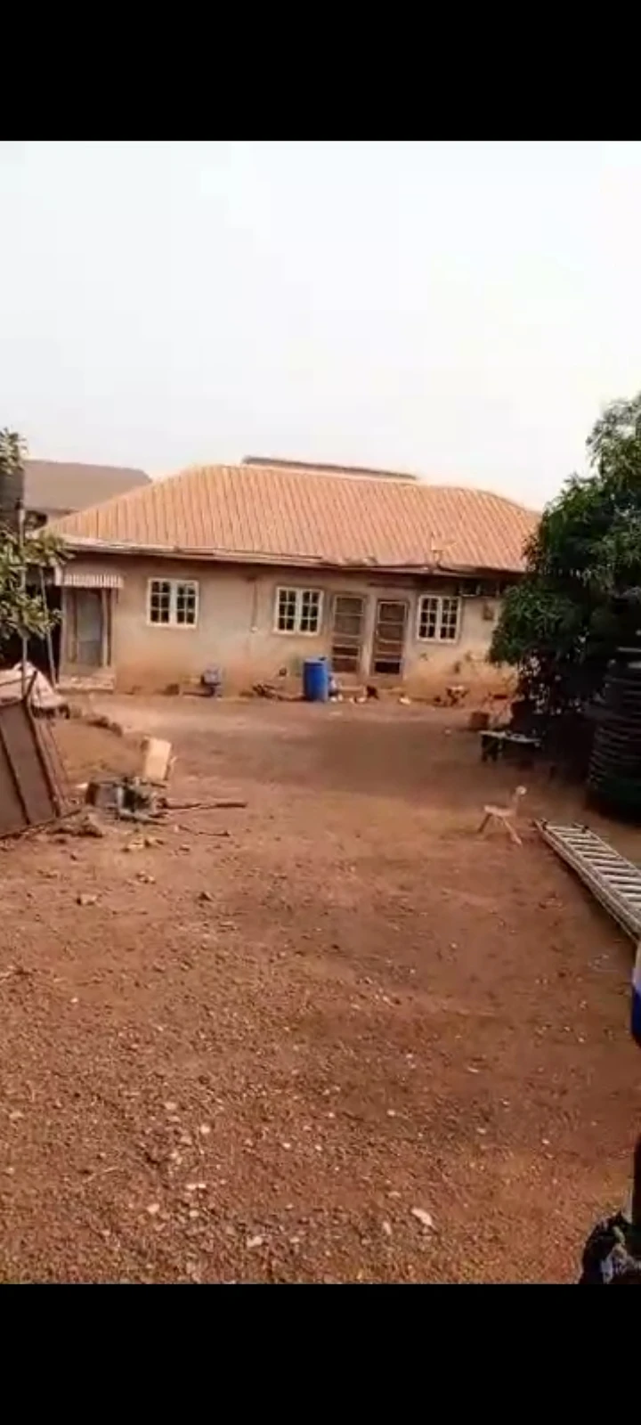 Land for Sale in bungalow inside facing the major road @ adoration road umuchigbo  market by justice bus stop.., Enugu - Image 2