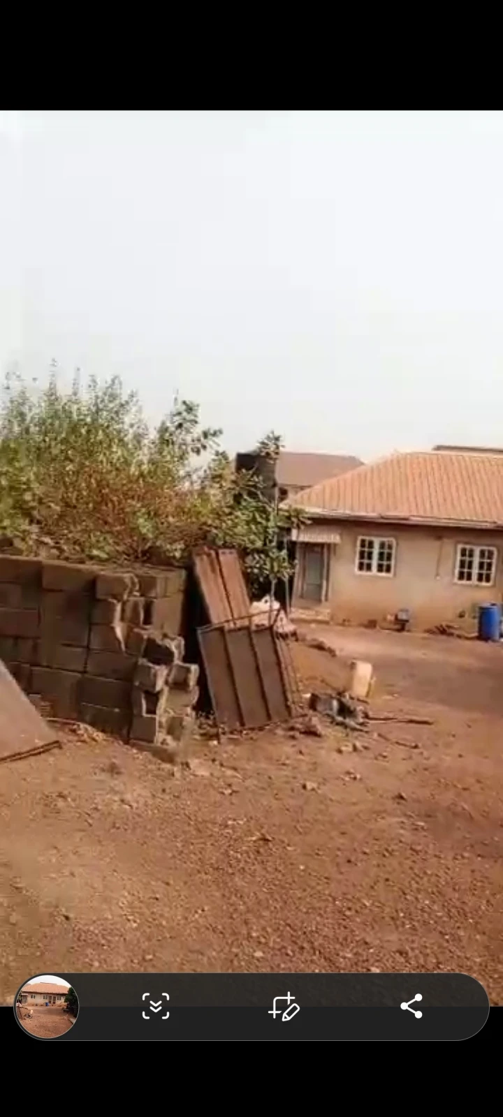 Land for Sale in bungalow inside facing the major road @ adoration road umuchigbo  market by justice bus stop.., Enugu - Image 1