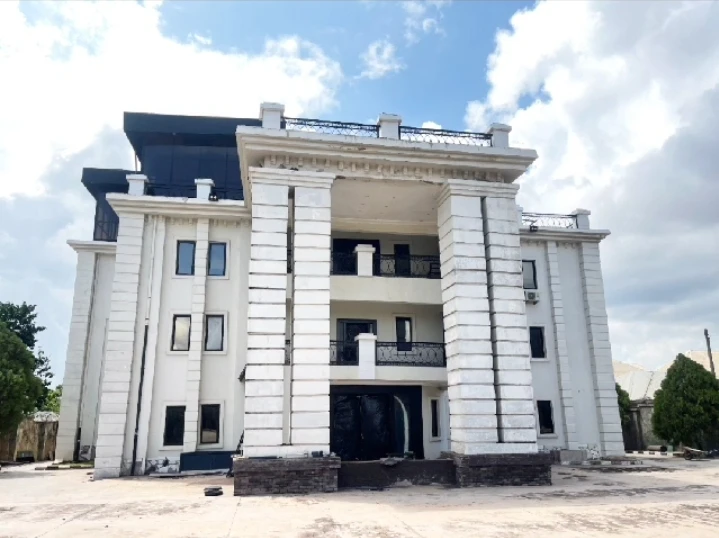 Duplex for Sale in LOCATION: Transekulu by Tanker park., Enugu