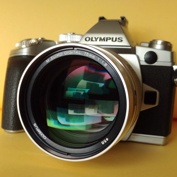 Olympus OM-D E-M1 i M.Zuiko 75mm F1.8