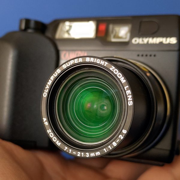 22 letni aparat kompaktowy Olympus C-3040 Zoom w 2022 roku radzi sobie lepiej niż dzisiejsze flagowe Smartfony