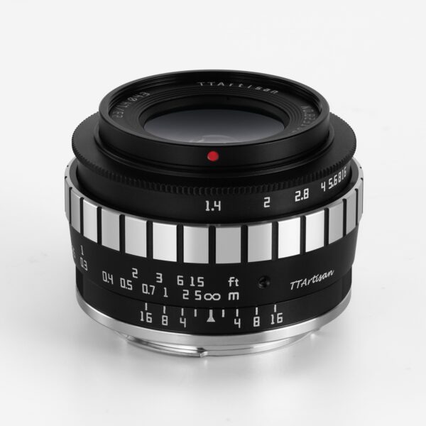Nowe produkty TTArtisan: obiektyw 50mm F1.4 Tilt dla Sony E i Leica L, obiektyw APS-C 23mm F1.4 dla Canon RF i osłona przeciwsłoneczna 43 mm