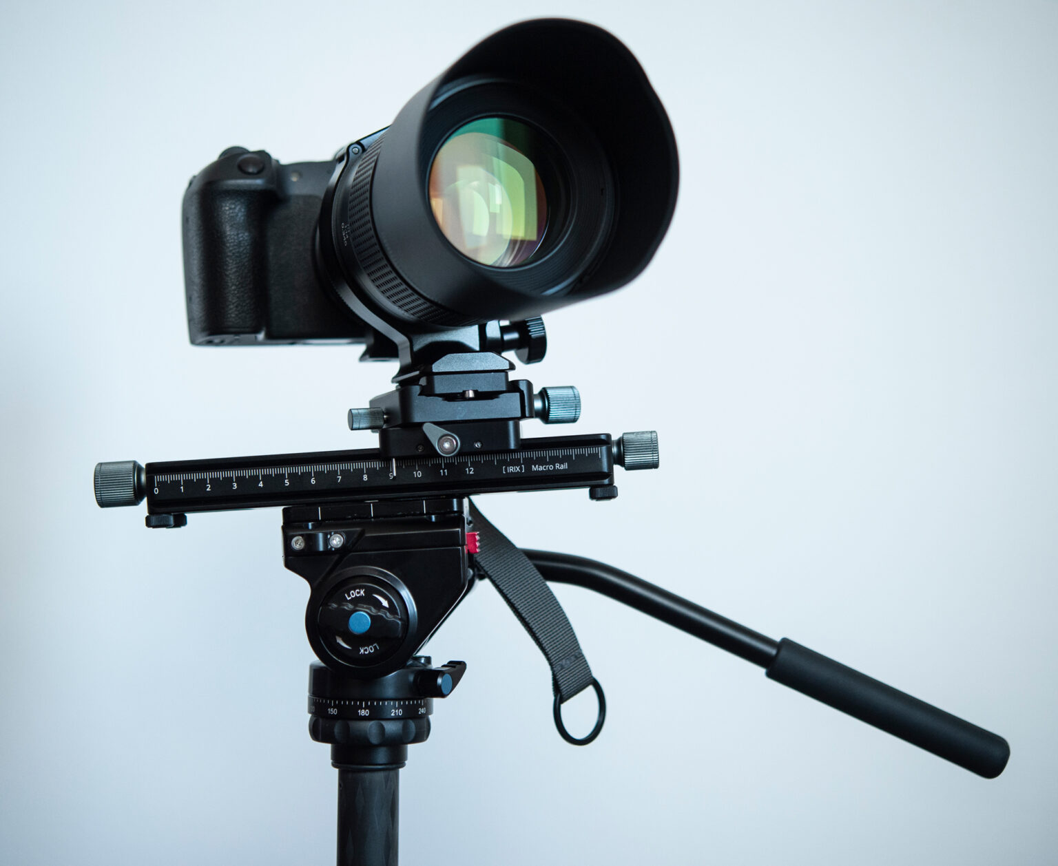 Obiektyw IRIX 150mm F2.8 Macro 1:1 (Canon EF i Nikon F) z szyną IRIX macro 180mm