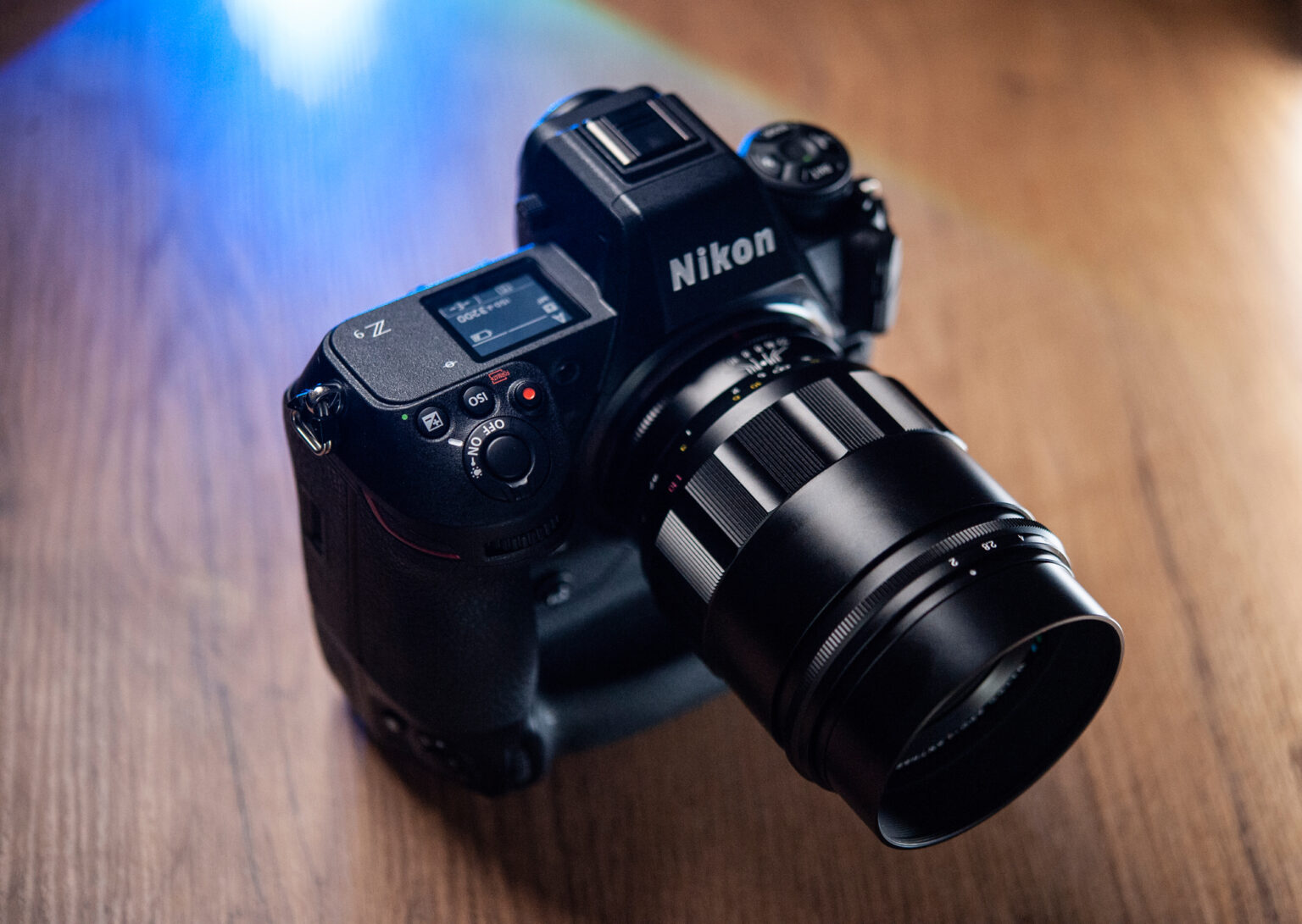 Zobacz jak prezentuje się obiektyw Voigtlander Macro APO Lanthar 65mm F2 w asyście używanego bezlusterkowca Nikon Z6