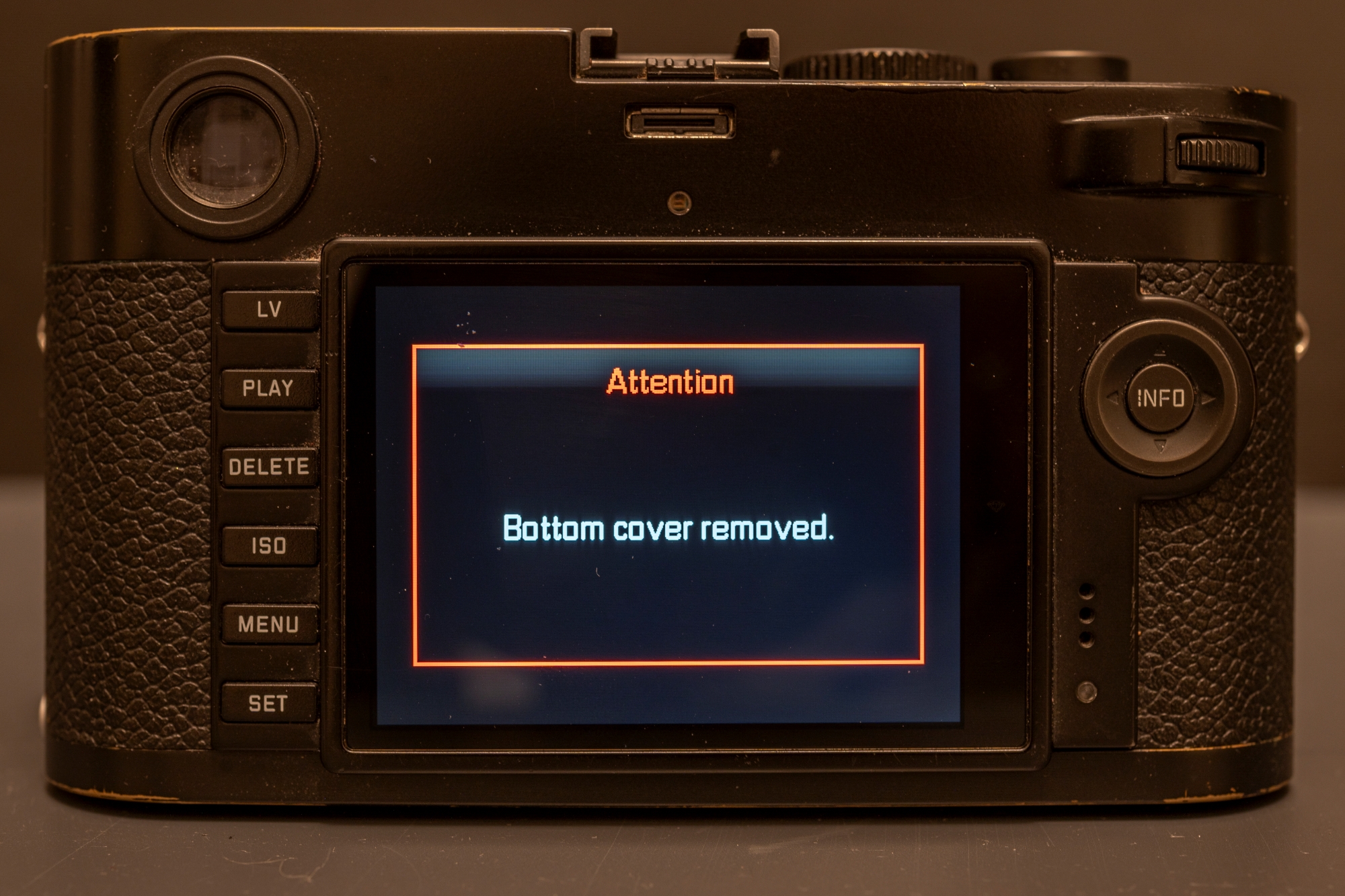 Leica M-P Typ 240 Bottom Cover Message