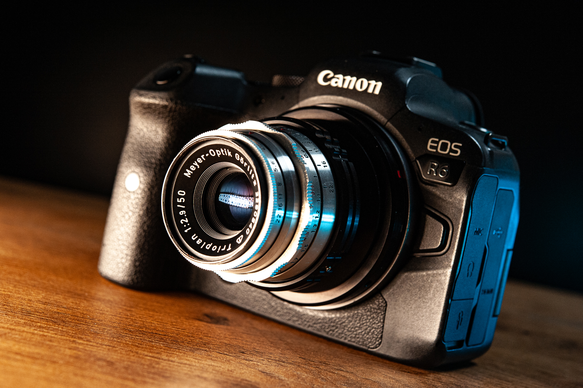 Trioplan 50mm F2.9 w mocowaniu Altix zaadoptowany przez adapter do Canon EOS R6