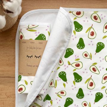 Непромокаемая пеленка для детей Маленькая Соня Авокадо 50х80 см Белый/Зеленый 115573