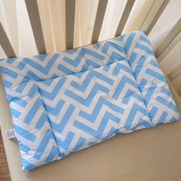 Подушка для новонароджених BetiS Зігзаг-1 Ранфорс Білий/Блакитний 40х60 см 27689996