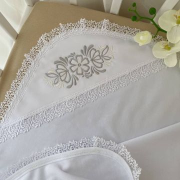 Крыжма для крещения Бетис Цветочек 75х100 см Белый/Серебряный 27683242