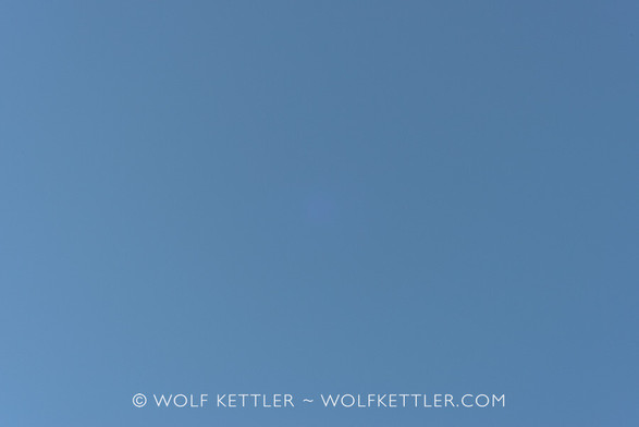 Photograph of a blue sky on a sunny morning without clouds or condensation strips.