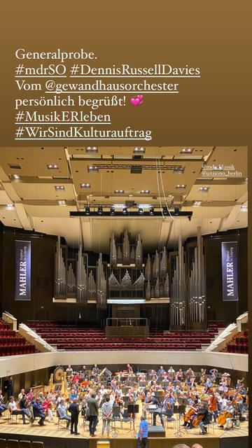 Bild aus der Generalprobe, Orchester auf der Bühne m, Begrüssung durch das Gewandhaus