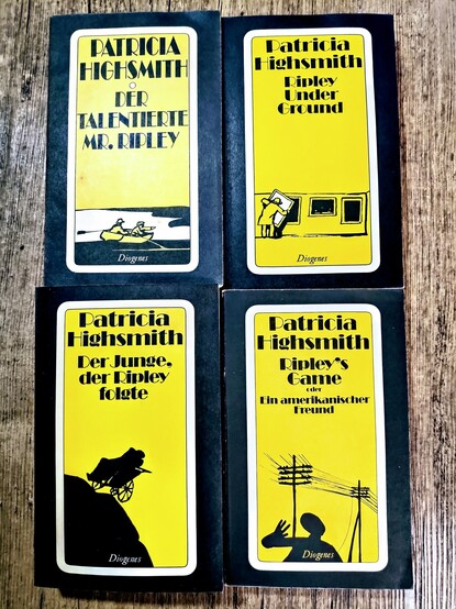 Die ersten vier Bücher der Ripley-Buchreihe von Patricia Highsmith. Die Taschenbücher haben ein schwarz-gelbes Design mit stilisierten Szenen auf den Covern. Dieses Design gefällt mir besser.