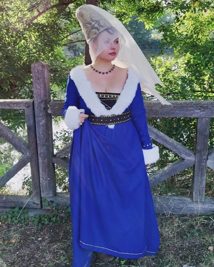 picture of a woman wearing a medieval dress in blue.