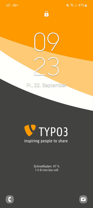 Screenshot of the Samsung Galaxy A51 lock screen with the new TYPO3 wallpaper