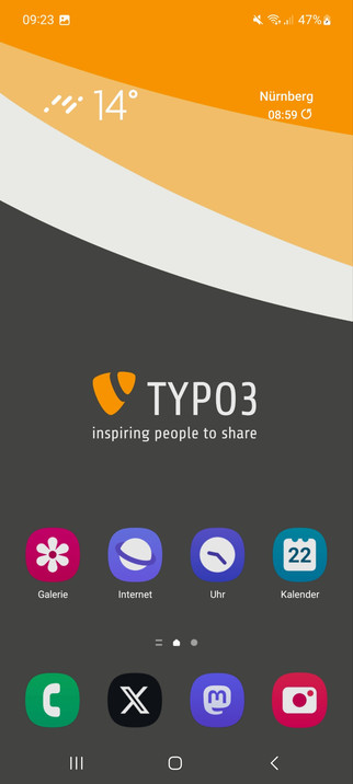 Screenshot of the Samsung Galaxy A51 start screen with the new TYPO3 wallpaper