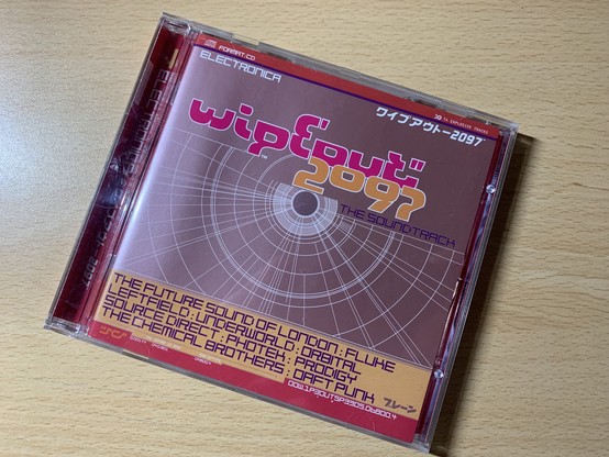 Disco de la banda sonora de WipeOut 2097 con canciones de tipo electrÃ³nica.