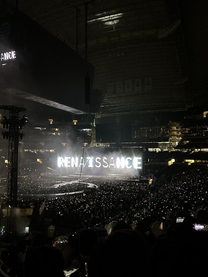 An image of the stage at Beyoncé’s world tour