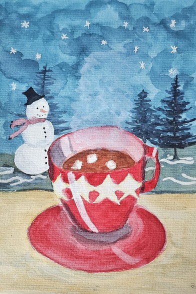 Aquarell: Rote Tasse auf Unterteller mit heißer Schokolade darin. Im Hintergrund ein Schneemann  und drei Tannenbäume vor einem Nachthimmel mit funkelnden Sternen.