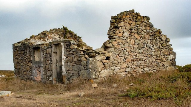 Ruins of a stone house.