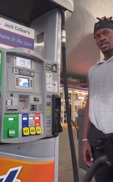 Jimmy Butler Filling His Bugatti up With Gas ðŸ˜‚ Watch The Video