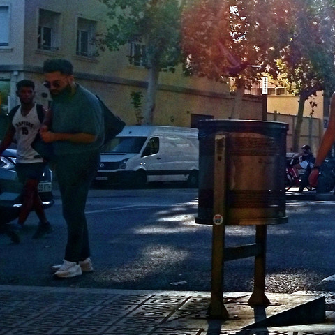 Slightly edited digital street photography in Barcelona, Catalunya, España.
