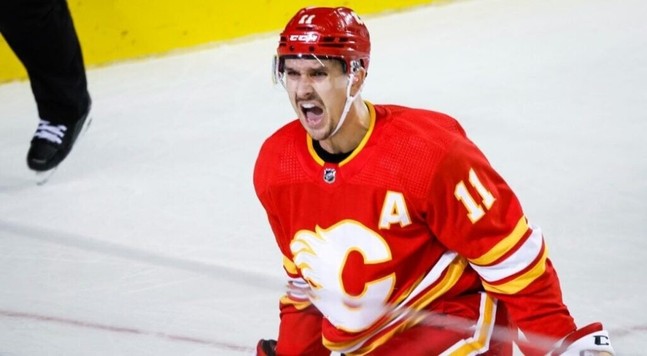 Flames sign Mikael Backlund to two-year, $9M extension