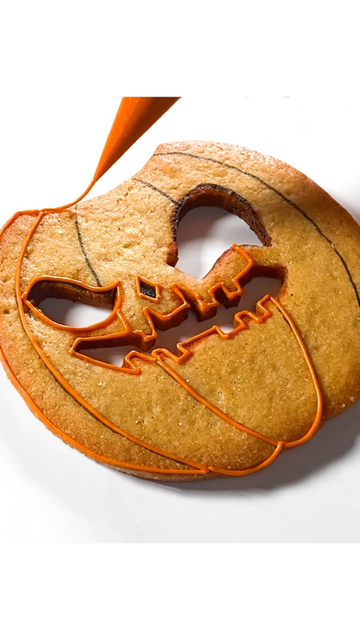 I made an interactive Halloween sandwich cookie.