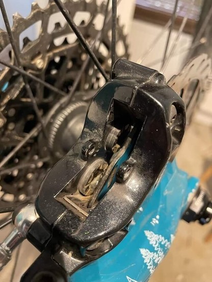 SRAM guide T pistons stuck out